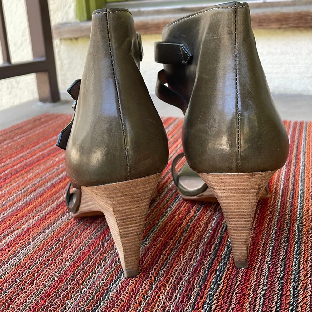 Belle-Sigerson Morrison olive, ankle sandal heeled shoe. 3 1/2 inch. Leather. - Picture 8 of 8